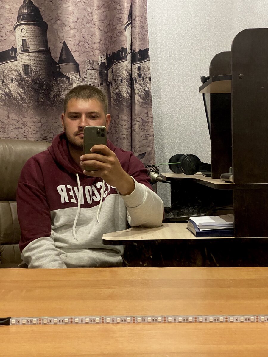 Я 2 года назад) за рабочим местом