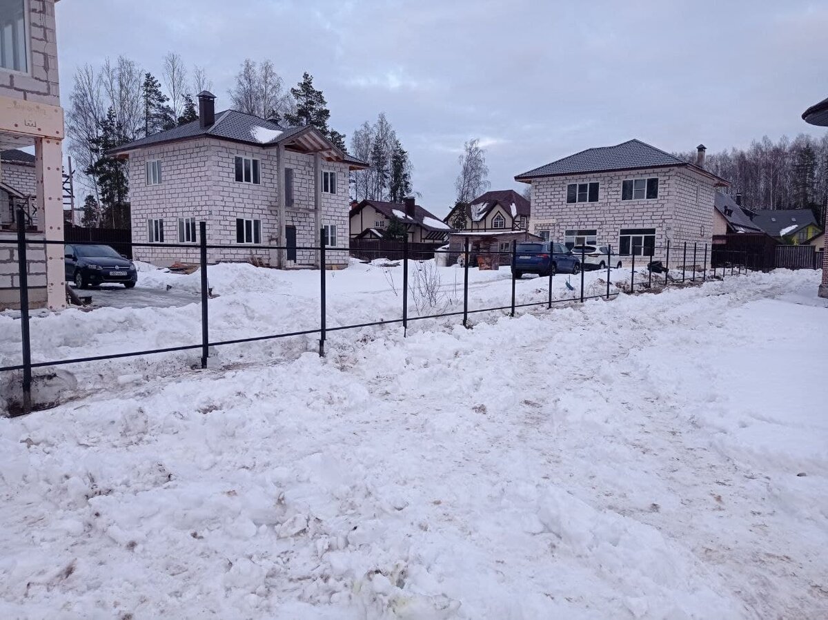 Забор на винтовых сваях