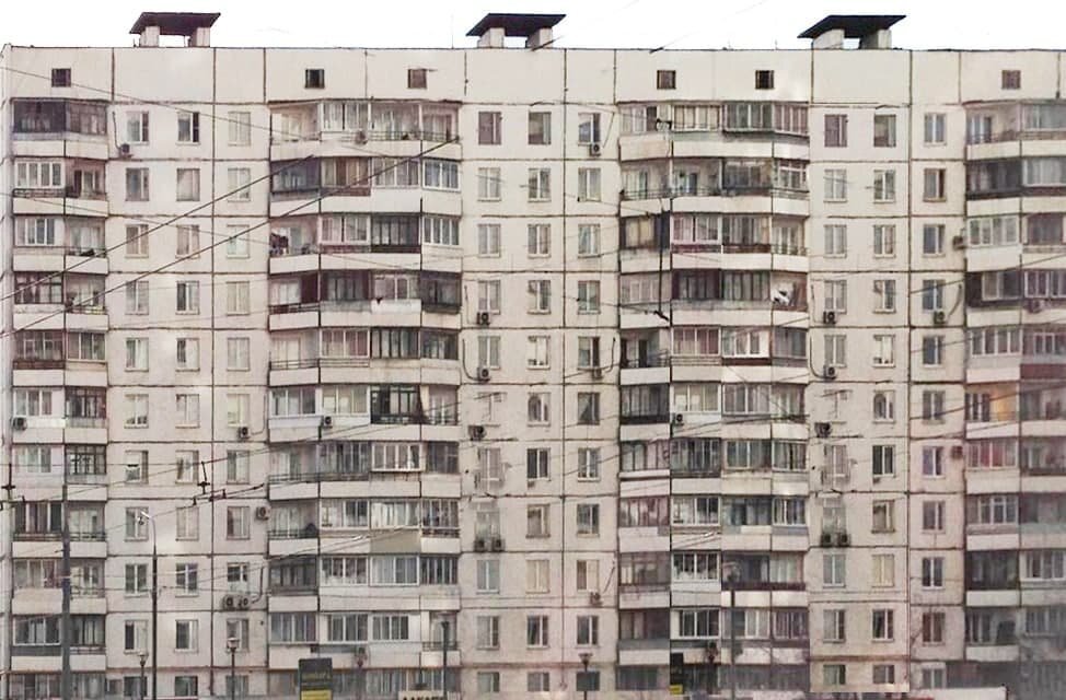Дом самой холодной серии II-57. Фото: Википедия