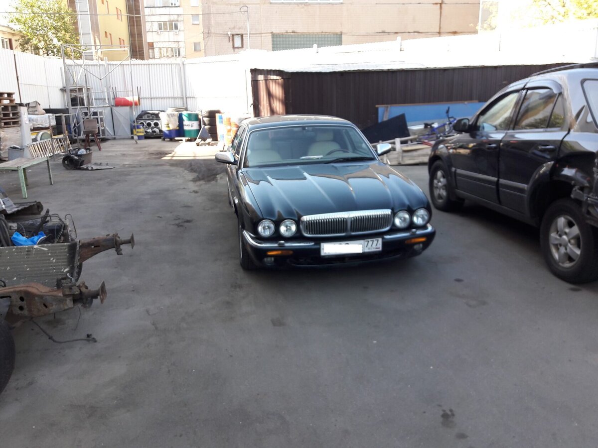 можно ли считать этот автомобиль раритетным или нет трудно сказать, но то что он эсклюзивен в своём роде это точно