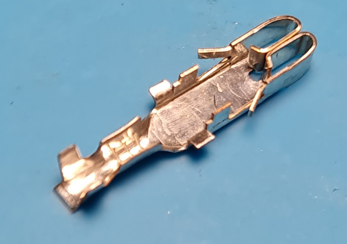 Клемма под предохранитель