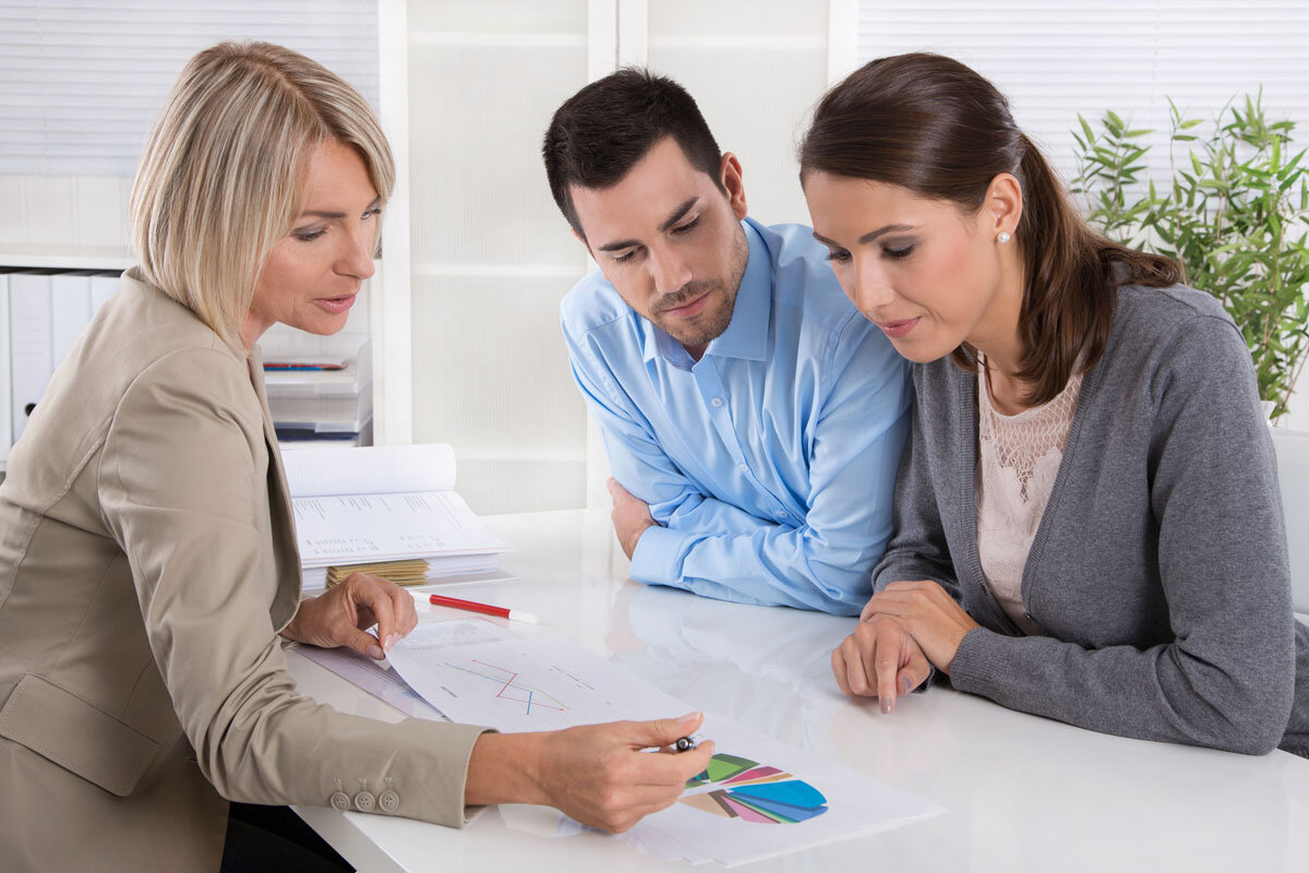 страховой агент. консультирование клиентов. семейный посредник. психолог семейный конфликт. консультация семейного юриста.