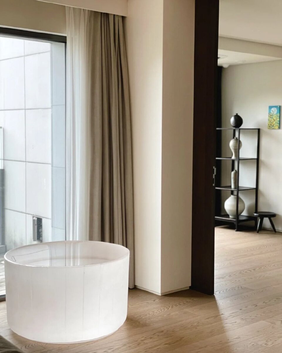 Цельнолитой стеклянный цилиндр Unique с полированной поверхностью, Ронни Хорн.