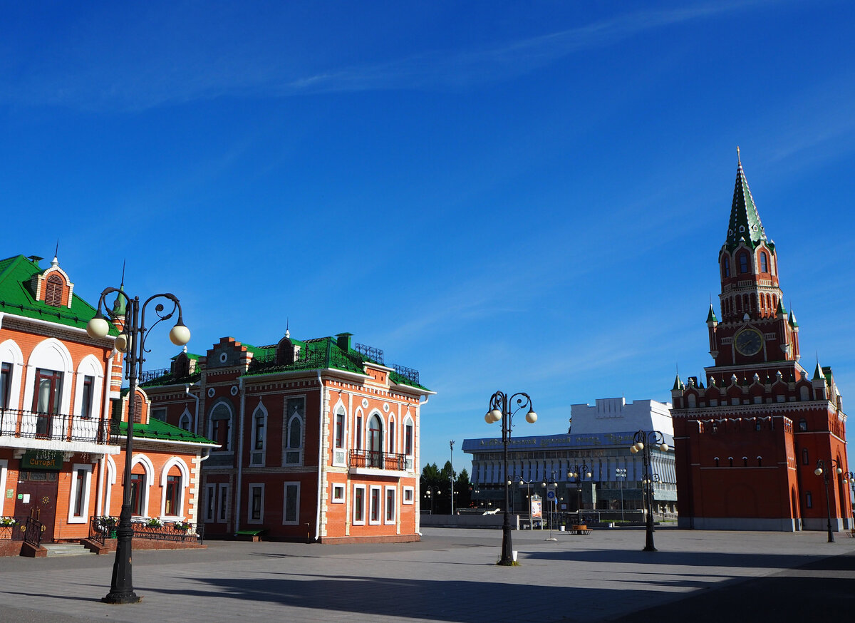 Улица Архангельская слобода города Йошкар-Ола основана в 2011 году. Слобода получила свое наименование в память об Архангеле Гаврииле, который принес Святой Деве весть о рождении ее будущего сына. 