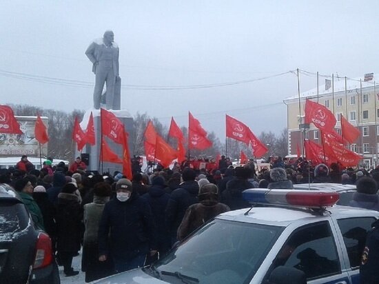     Митинг КПРФ в Ревде. фото: Денис Евстафьев / МК-Урал