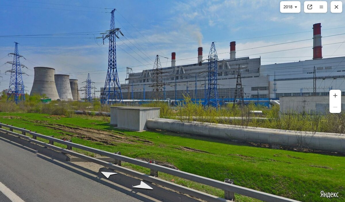 Не самое приятное место для прогулок в Москве. Градирни в Капотне. Источник: Яндекс.Карты