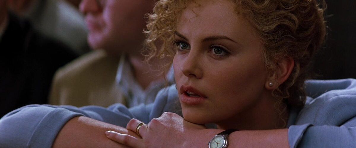 Шарлиз Терон, кадр из фильма "Адвокат дьявола". Ради прекрасных глаз и улыбки Шарлиз Терон можно пересматривать эту картину снова и снова.