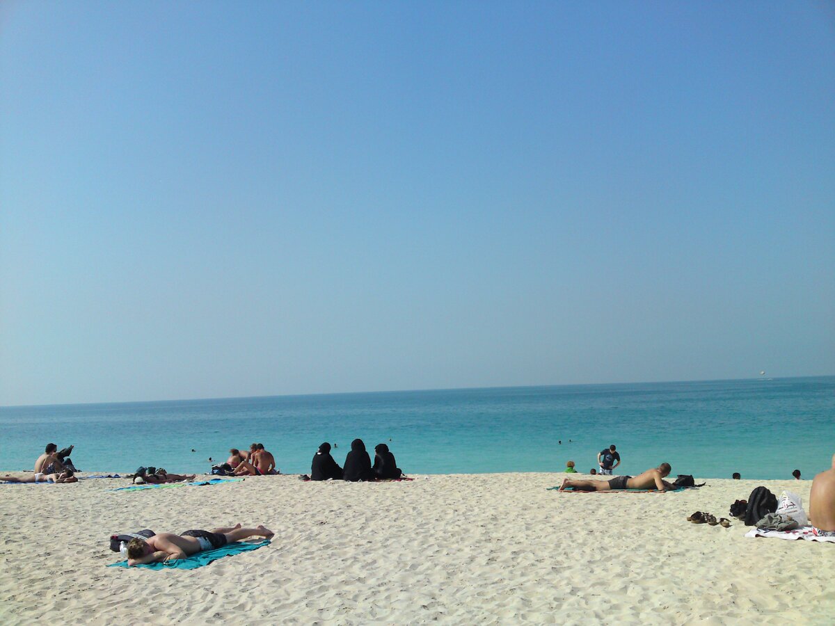 пляж в Дубаи. Фото Светы Давыдовой