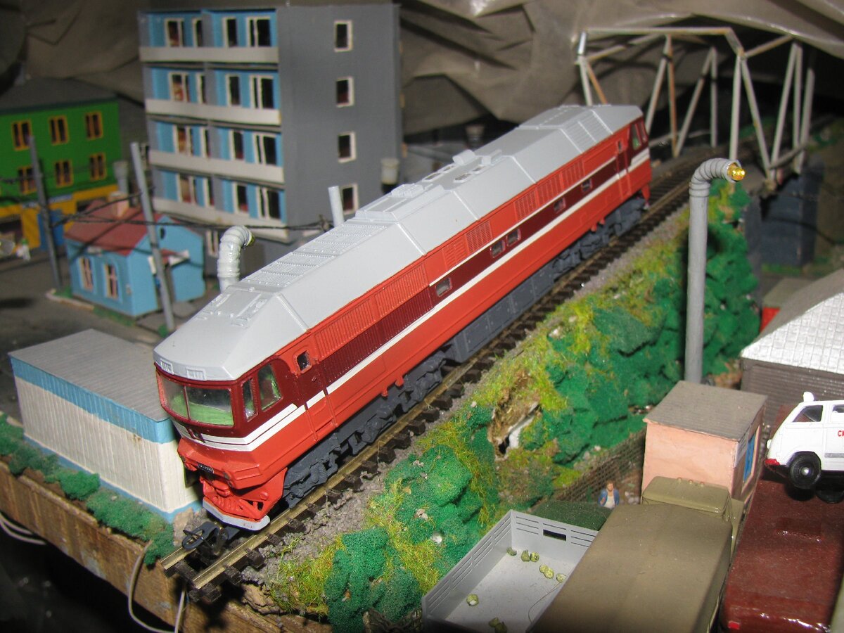 Модель тепловоза ТЭП70 производства "Гончар-ТТ" из личной коллекции, еще без накладных деталей, фото автора