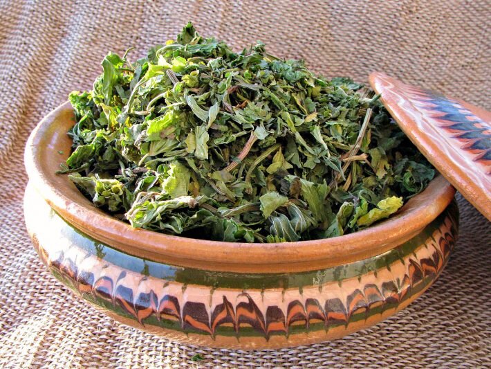 Лучше всего принимать чай или отвар из пустырника