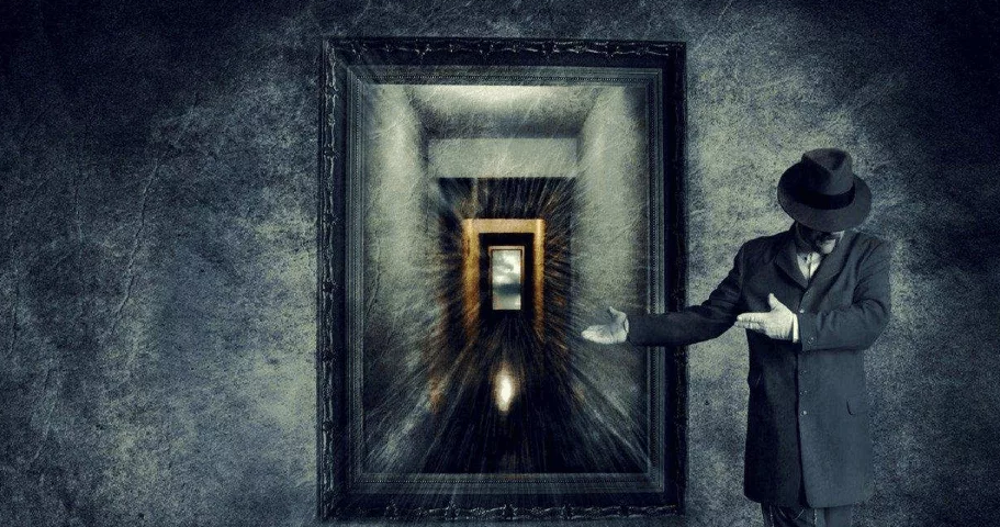 Зазеркалье........ говорят, в доме с покойником завешивают зеркала, чтобы душа усопшего не пробралась обратно к себе домой и не осталась бы в виде призрака 👻