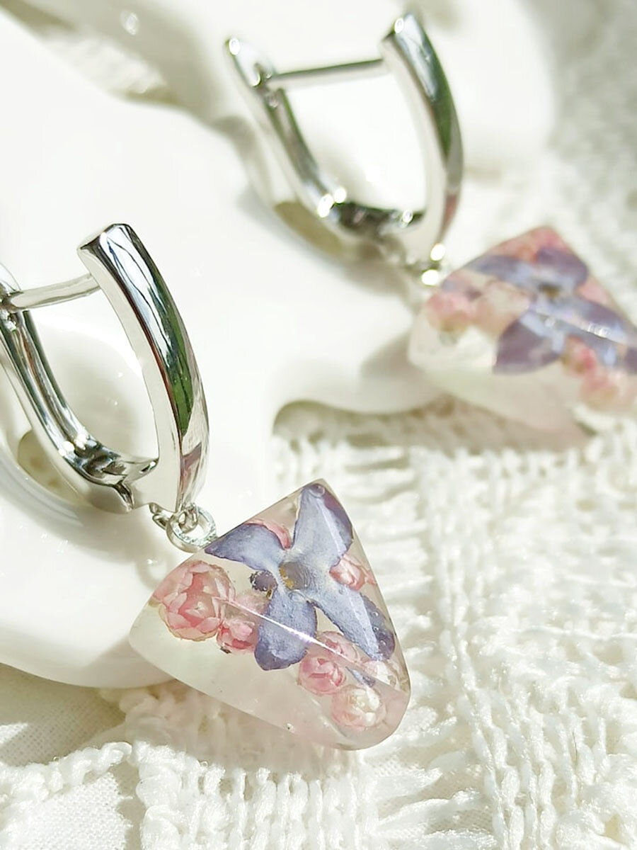 Дуэт сирени и озотамнуса внутри сережек - моя работа.