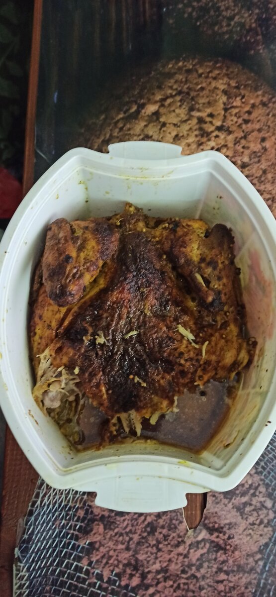 Продукты Цыплёнок - 600-700 г
Соль крупная
Перец чёрный
Перец красный острый
Чеснок - 4-6 зубчика
Базилик
Паприка
Сок томатный - 200 мл
или кетчуп - 100 г
Укроп - по вкусу
Масло топленое