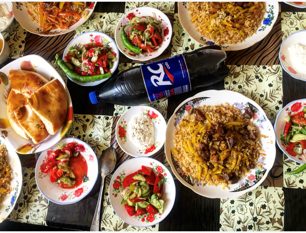 Таджикская кухня. Таджикские национальные блюда. Национальная еда Таджикистана. Плов на столе.