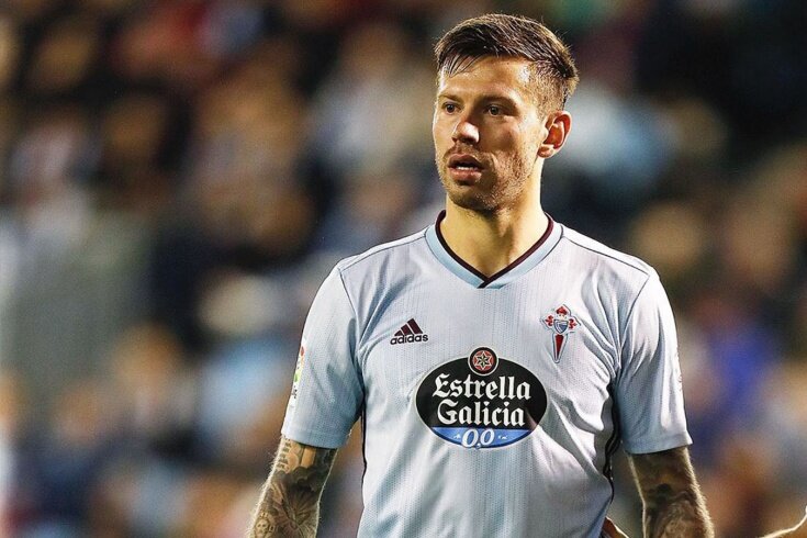 Есть информация о том, что новичок Испанской Примеры🇪🇦 "Уэска" заинтересованна в покупке нападающего "Локомотива🚂" Фёдора Смолова. Футболист оценивается в 6 миллионов Евро. В РПЛ Федор провёл 232🎖 матча, забил 76⚽️ мячей и отдал 25🧐 голевых передач, ему сейчас 30 лет. На данный момент детали трансфера неизвестны, "Уэска" не обладает большим бюджетом, но остро нуждается в качественном атакере. Болельщики новичка Примеры по разному оценили вероятность этого перехода💬: