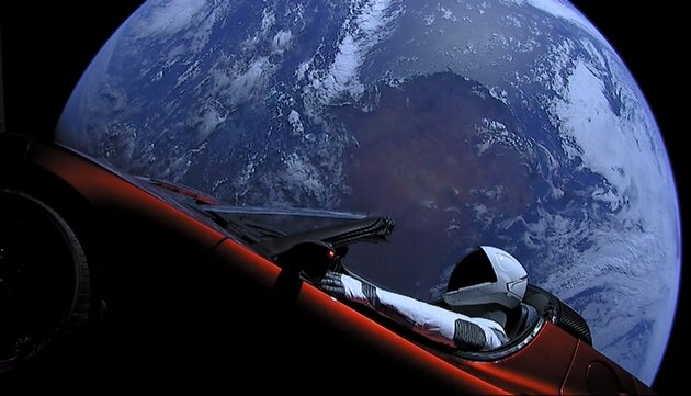 Фото Tesla Roadster после отстыковки от космического корабля Falcon Heavy