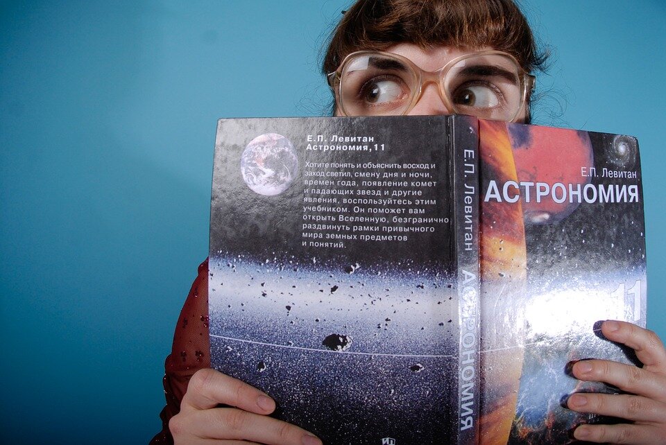 Именно в нашей стране зародилась традиция: в этот день  ученики становятся педагогами. Так дети могли понять, как сложно обучать других чему-либо 