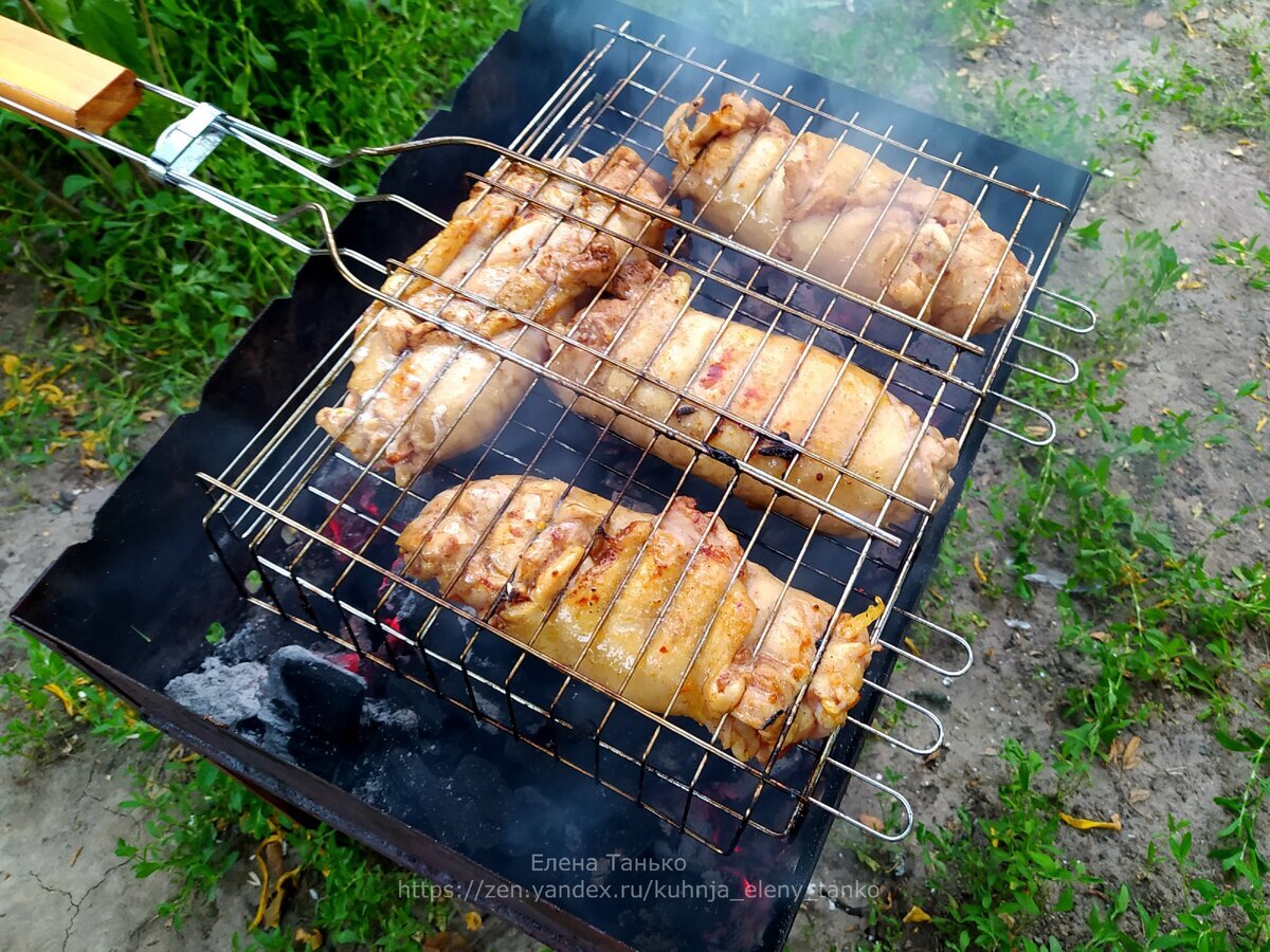 Это фото из статьи про фаршированные рулеты их куриных окорочков на мангале. Невероятно вкусно. пока погода позволят, обязательно попробуйте