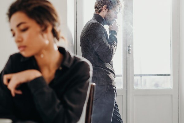 Когда любовь уходит из семьи, Рак уходит в себя и просит не беспокоить