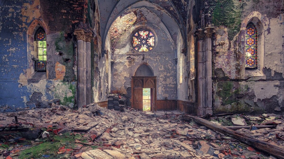Заброшенная Церковь внутри