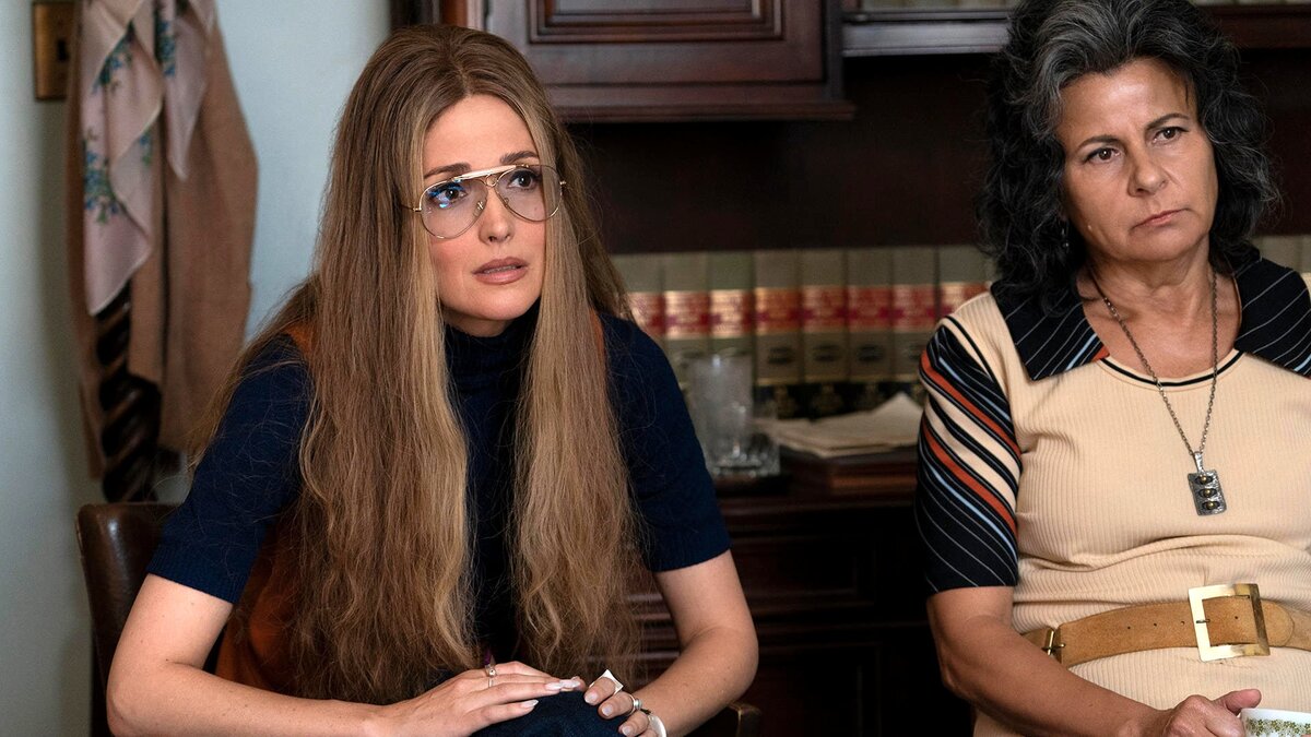  Роуз Бирн в роли Глории Стейнем