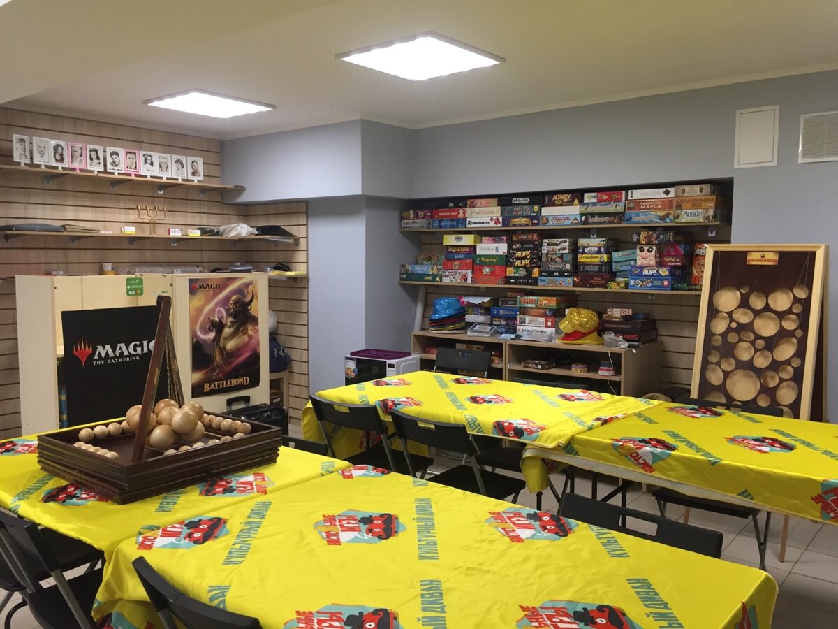 Чтобы минимизировать первоначальные расходы, начните с простого заведения, в котором не подают еду.