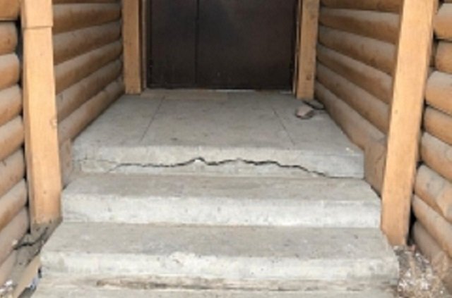СУ СК России по Республике Саха (Якутия), в новом доме даже бетонные ступени выполнены с браком