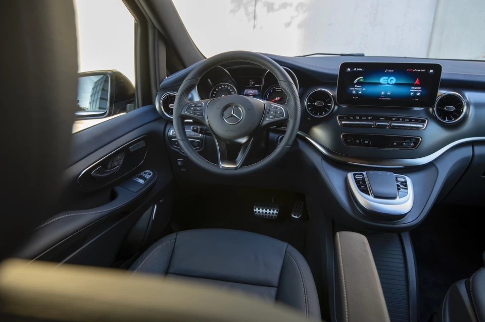 Mercedes EQV - универсальная зарядка
