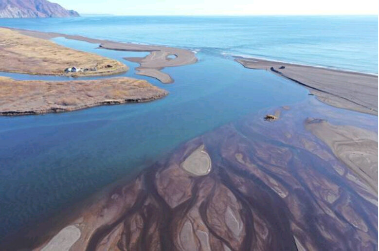 Устье р. Налычево 12 октября 2020 года. В воде и донных отложениях отсутствуют какие-либо следы антропогенных выбросов