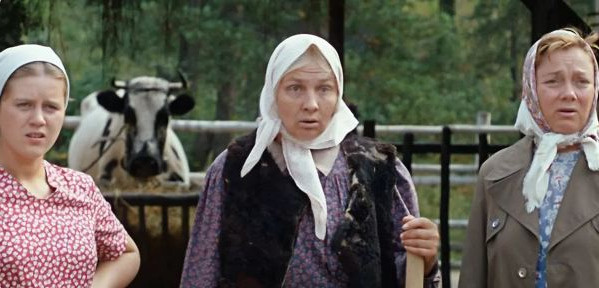 Баба Шура в центре