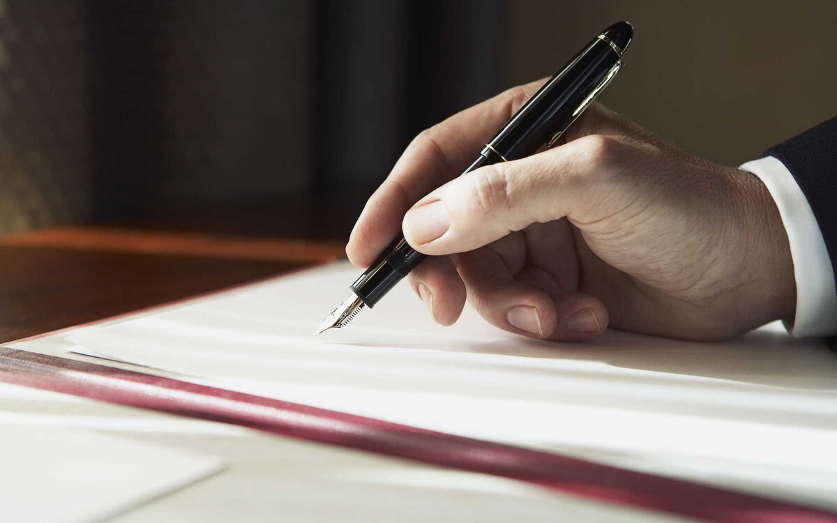 Снова вернитесь к вашему списку и удалите слова, которые имеют негативную окраску, причем не только сами по себе, но и лично для вас. Например, зло, презренный металл, бумажки, и им подобные. Поэтому проанализируйте оставшиеся - не вызывают ли какие-то из них личной неприязни. 