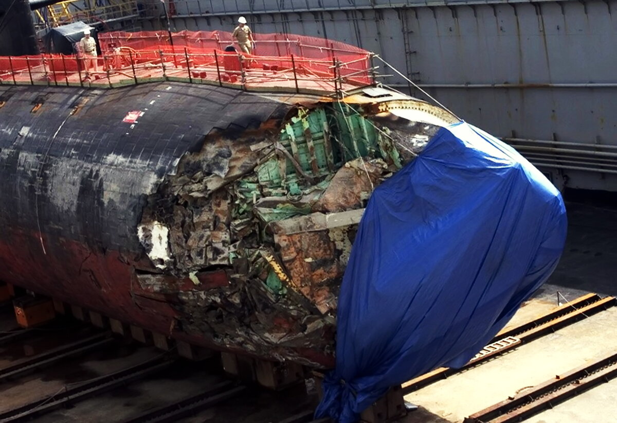 24 года гибели курска. К-141 «Курск» подводная лодка. К-141 «Курск». 12 Августа 2000 Курск подводная лодка. Подводная лодка Мемфис Курск.