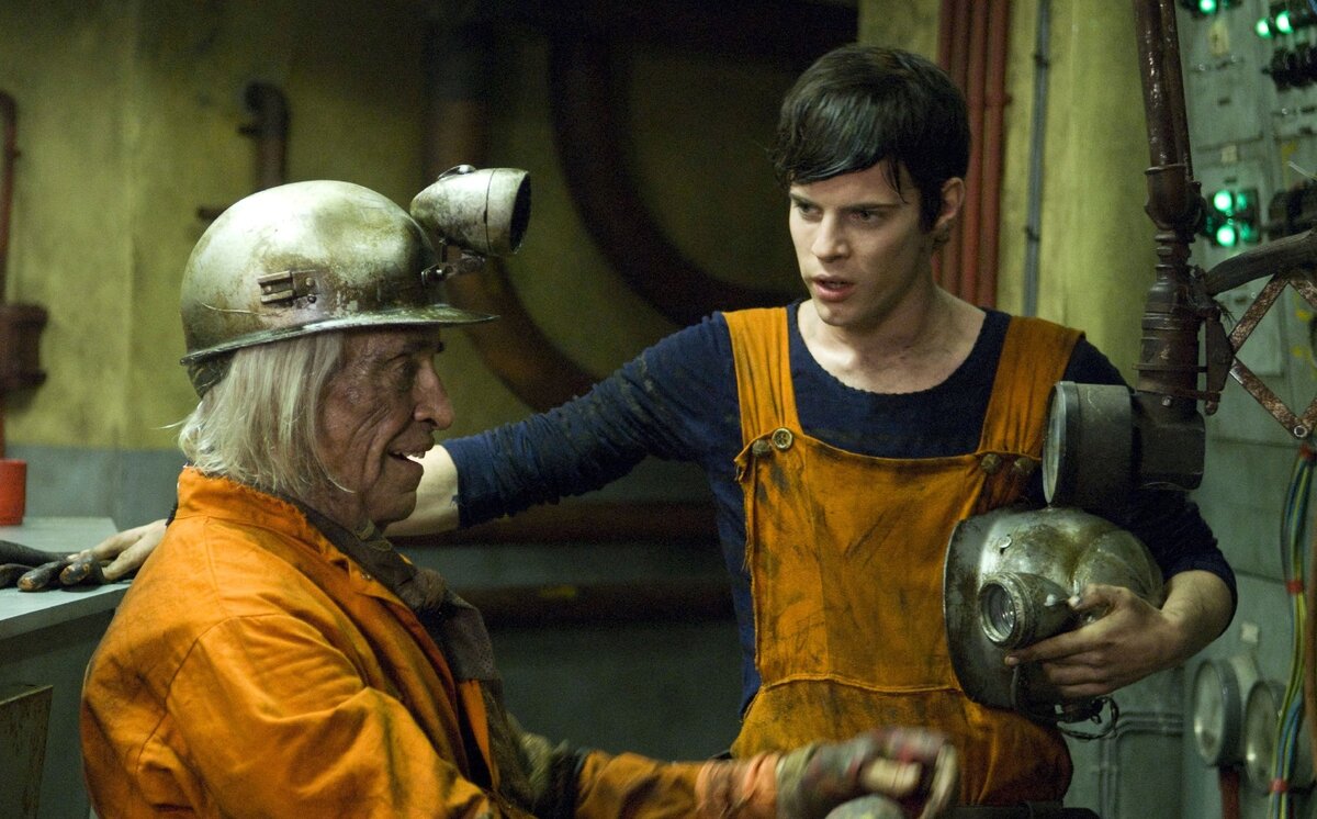 Кадр из фильма "Город Эмбер: Побег/City of Ember" 