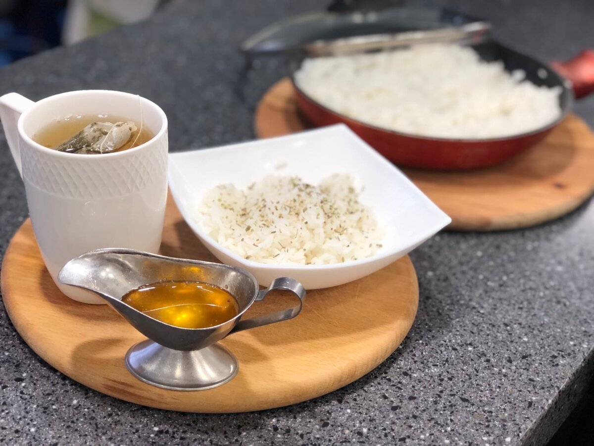 Также разрешены 3 чайные ложки мёда за весь день и зелёный чай.