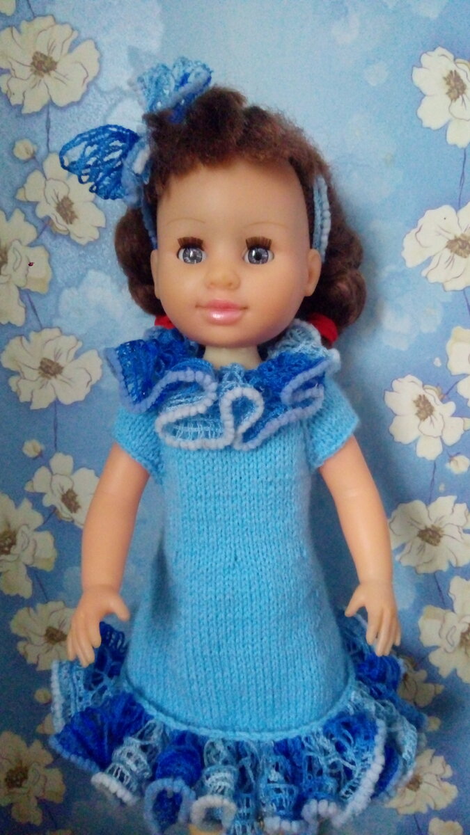 Платье  вязаное  с отделкой ленточной пряжи