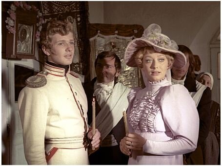 Кадр из фильма «Звезда пленительного счастья. В роли Анненкова Игорь Костолевский, в роли Полины польская актриса Эва Шикульска.