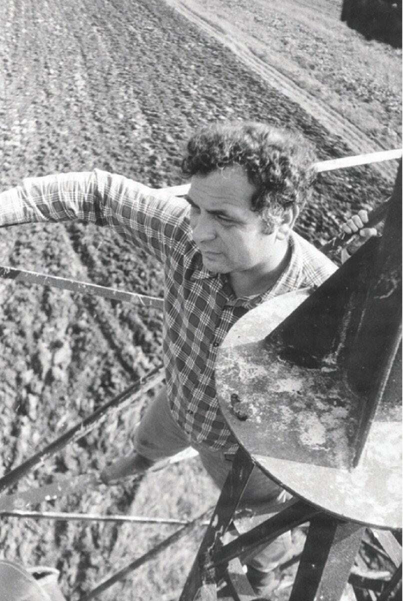 Б. Фоломеев на геодезической вышке Куликова поля, октябрь 1984 г. Под руководством ученого началось активное и планомерное археолого- географическое изучение Куликова поля. Фото: из архива  музея-заповедника "Куликово поле"