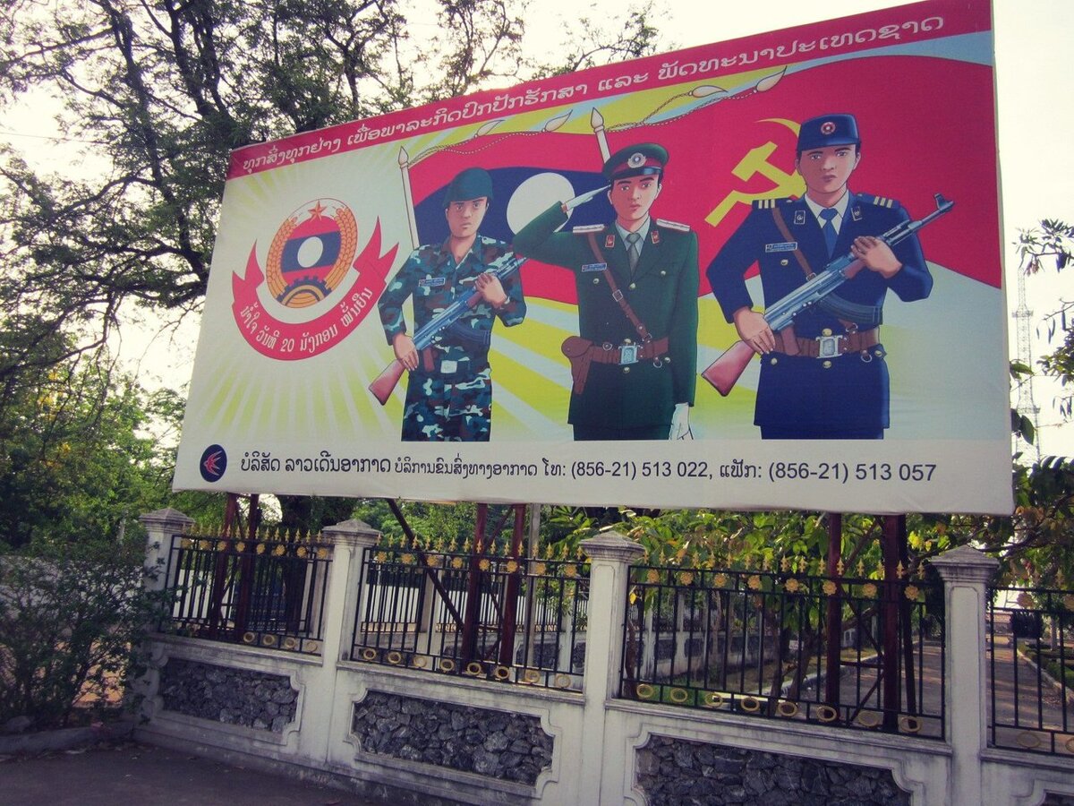 Лаос - страна победившего социализма. И буддизма.