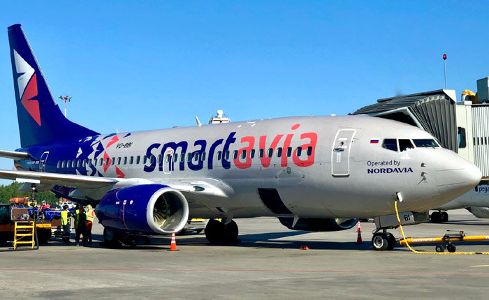 Самолет Smartavia. Фото аэропорта Пулково