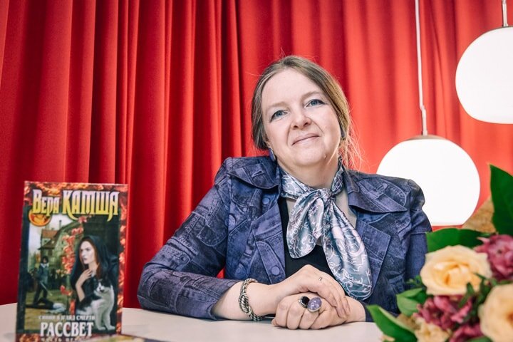 Источник: https://eksmo.ru/about-authors/pozdravlyaem-s-dnem-rozhdeniya-veru-kamshu-2017-ID10591570/