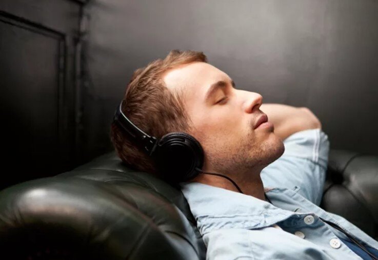 Споконая музыка способствует улучшению настроения и уменьшению стресса