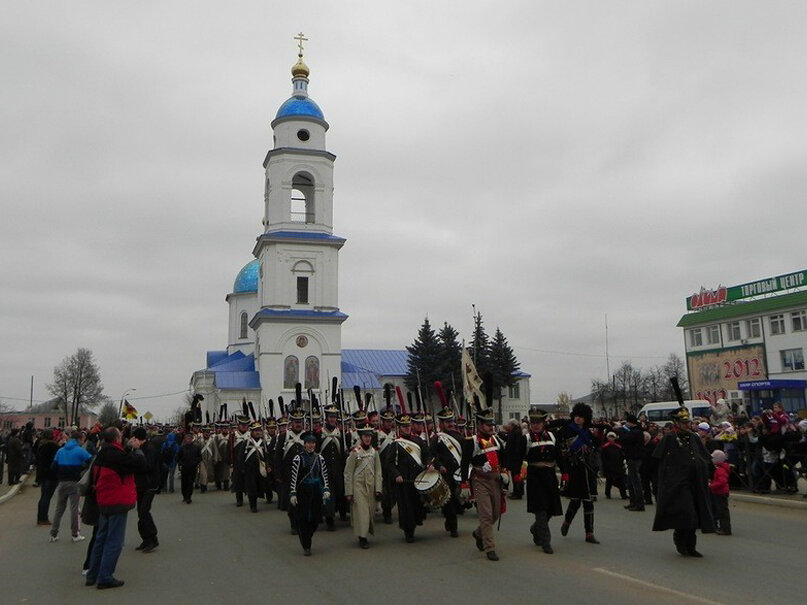 Малоярославец 2. Город Малоярославец Калужской 1812. Вид города Малоярославец Калужской области. Малоярославец часовня 1812. Население Малоярославец Калужской области.