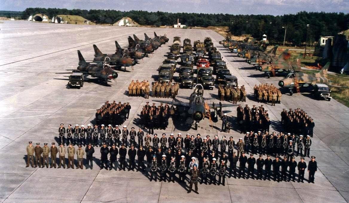 В 1993 году эта фотография была уникальной! Многие из служивших в ЗГВ мечтали о ней!