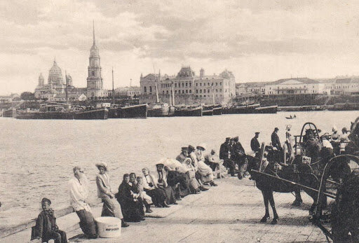 вид на город с Волги