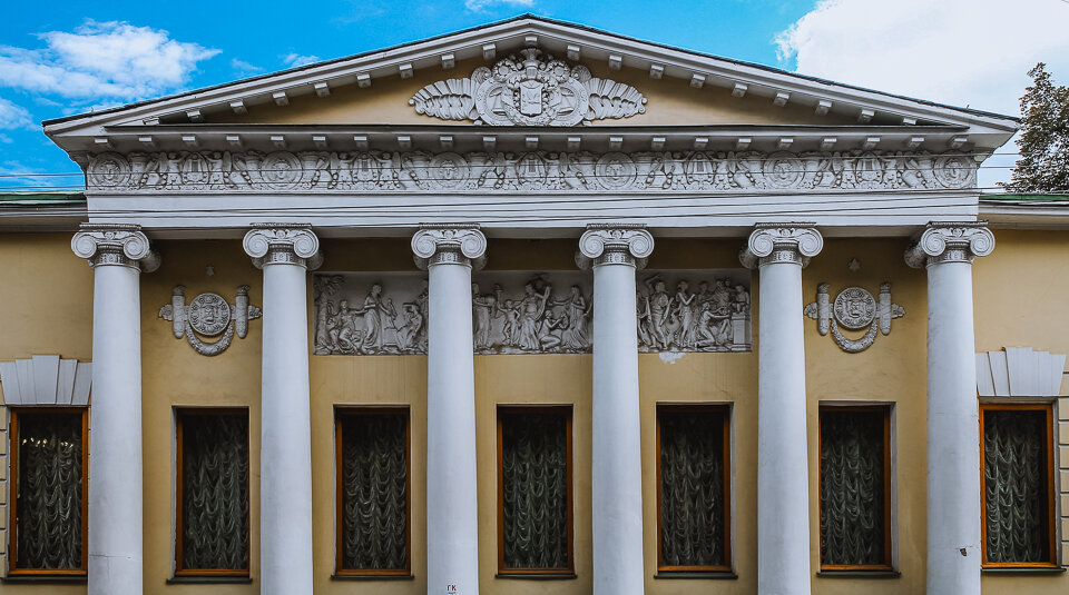 Прекрасный особняк, построенный во время Пушкина, Жуковского, Баратынского... Весь его облик - воплощение красоты и гармонии 
