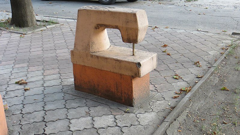 Памятник швейной машинке, Харьков
