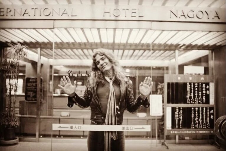 Tommy Bolin в Нагойе, Япония, во время гастролей с Deep Purple