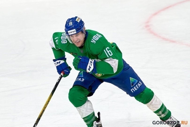 Хоккейный клуб “Салават Юлаев” продлил контракт с центральным нападающим Д.Плэттом. Соглашение рассчитано на 1 сезон. Напоминаем, что он перешел в команду из “Автомобилиста” Теперь его зарплата составит 35 миллион рублей в год. В КХЛ он набрал 359 очков. В 22 матчах набрал 10 очков -сообщает группа в соцсетях.