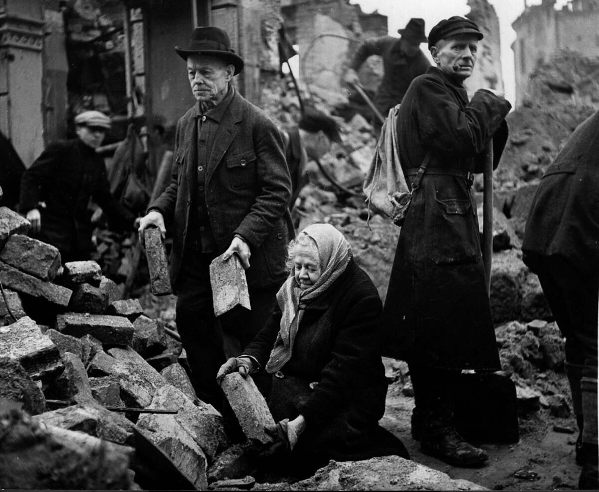 В 1946 году в городе. Германия после войны 1945. Германия в 1945 году после войны. Германия после после второй мировой войны. Германия после мировой войны 2 1945 год