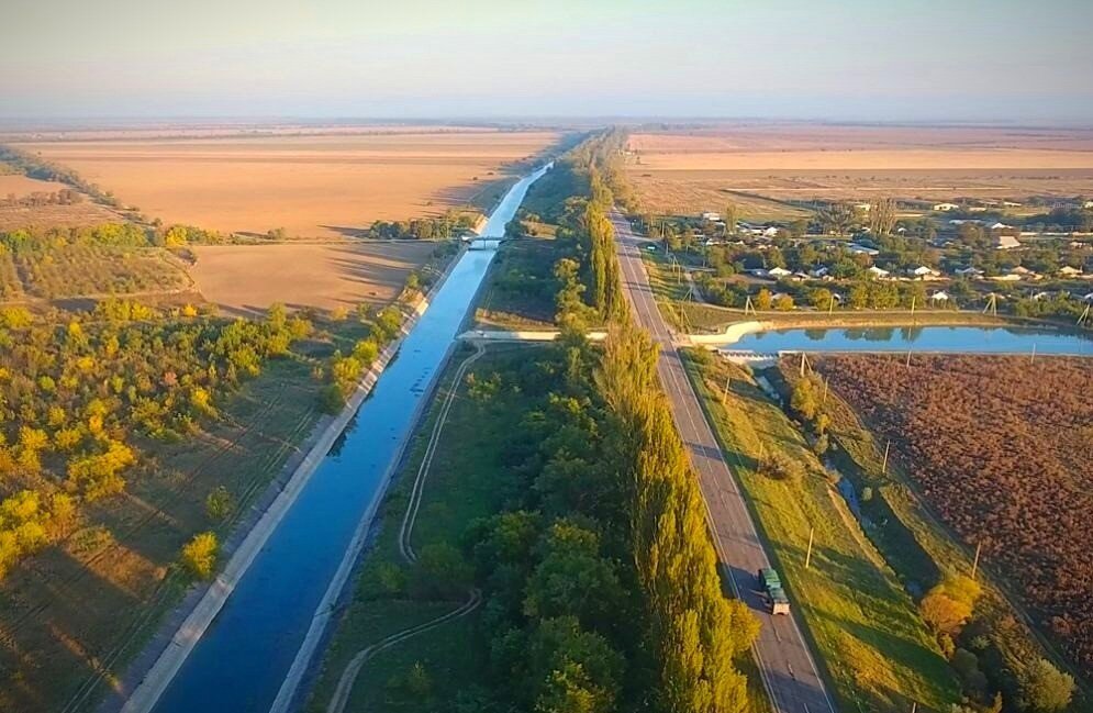Северо-Крымский канал https://yandex.ru/images/touch/search?text=%D1%81%D0%B5%D0%B2%D0%B5%D1%80%D0%BE%20%D0%BA%D1%80%D1%8B%D0%BC%D1%81%D0%BA%D0%B8%D0%B9%20%D0%BA%D0%B0%D0%BD%D0%B0%D0%BB&source=tabbar&pos=0&img_url=https%3A%2F%2Freporter-crimea.ru%2Fwp-content%2Fuploads%2F2018%2F12%2F%25D0%25BA%25D0%25B0%25D0%25BD%25D0%25B0%25D0%25BB.jpg&rpt=simage&ts=1619953359300 